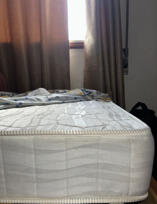 Cama de Solteiro + Colchão + Mesa de Cabeceira