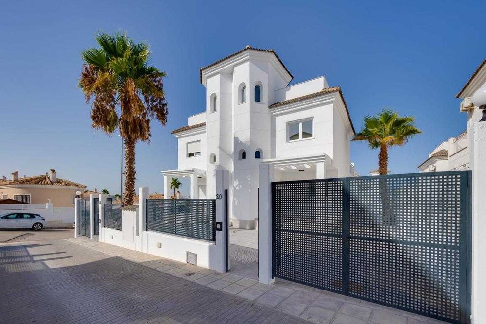Nowa willa 3 sypialnie, ogród, solarium, basen – San Fulgencio