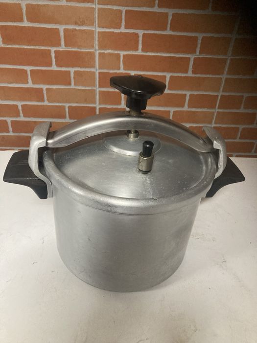 Panela de pressão em bom estado