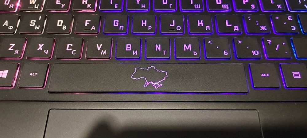 Гравіювання клавіатури ноутбука. Лазерная гравировка клавиатуры Киев ...