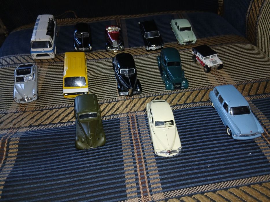 Продам металлические игрушечные машинки