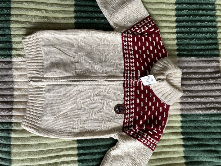 Тепла зимова кофта на замку