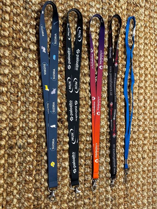 Шнурок для бейджа, офісний бейдж