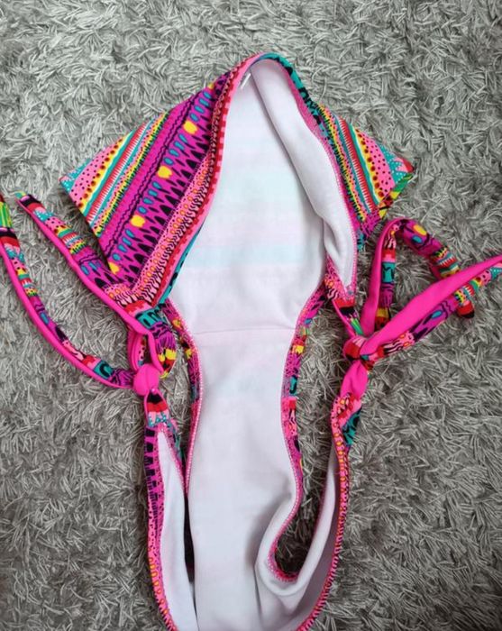 Яскравий купальник