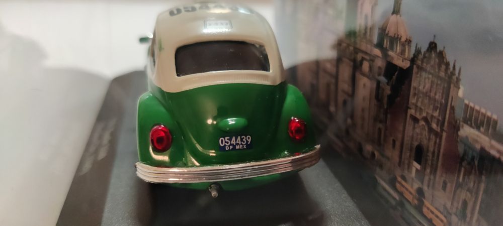 VW Garbus Beetle 1:43 Taxi. Witryna pęknięta