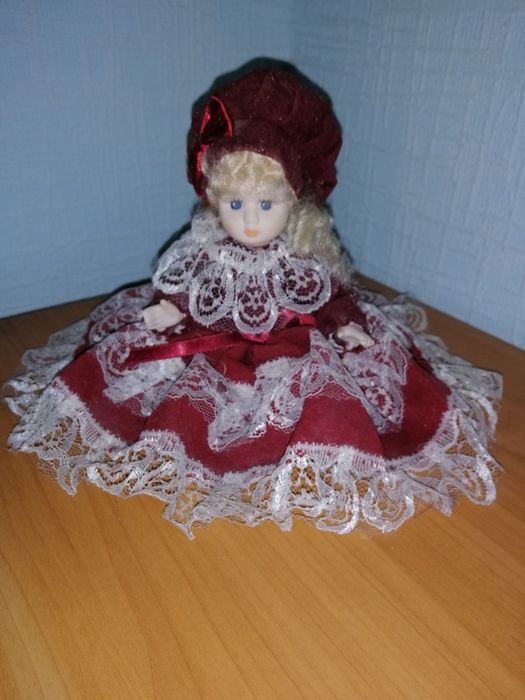 Куклы фарфор пластик для коллекции в национальных костюмах винтаж