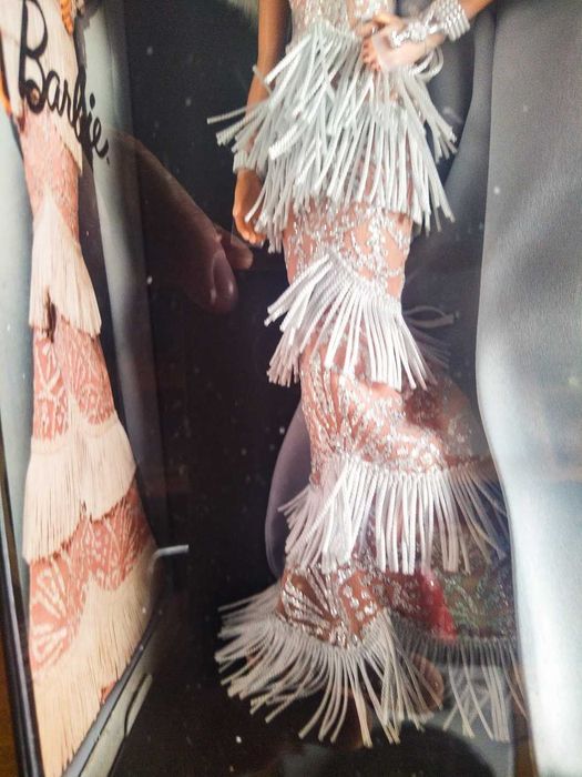 Barbie: A Tribute to Fashion Signature