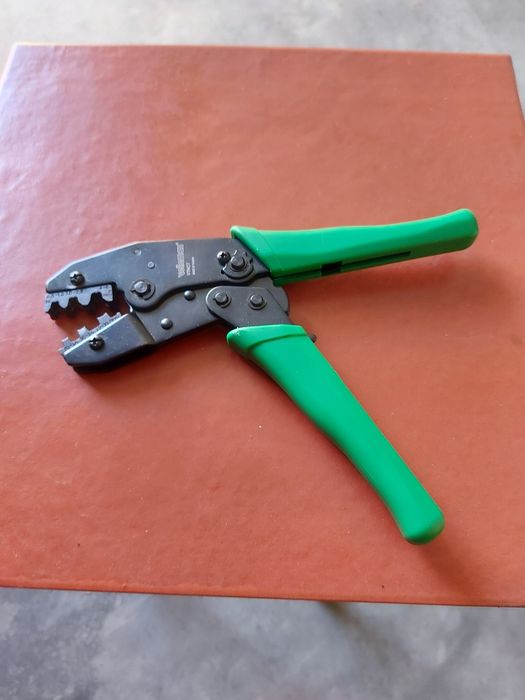 Alicate terminais não isolados