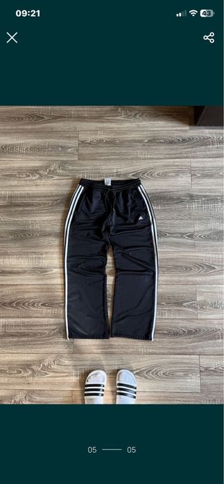 широкі нейлонові штани adidas