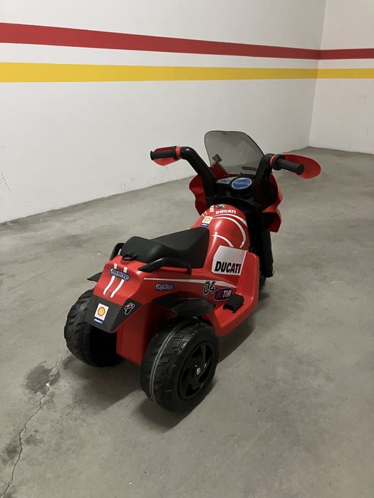 Mota a bateria para criança