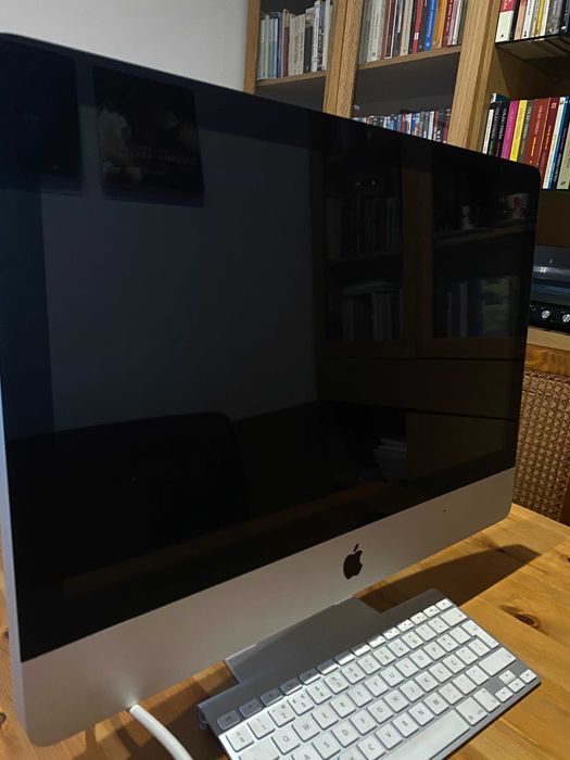 Computador iMac  21,5 polegadas, em muito bom estado.