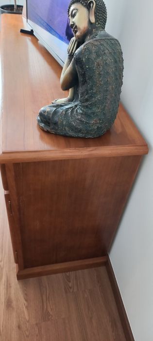 Aparador em madeira em otimo estado 1.51c×47l×83a