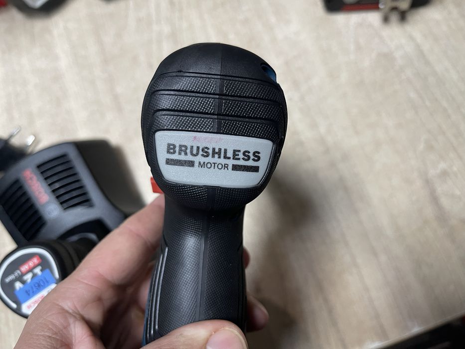 Bosch GSR 12V-35 / безщітковий шурупокрут Бош 12V