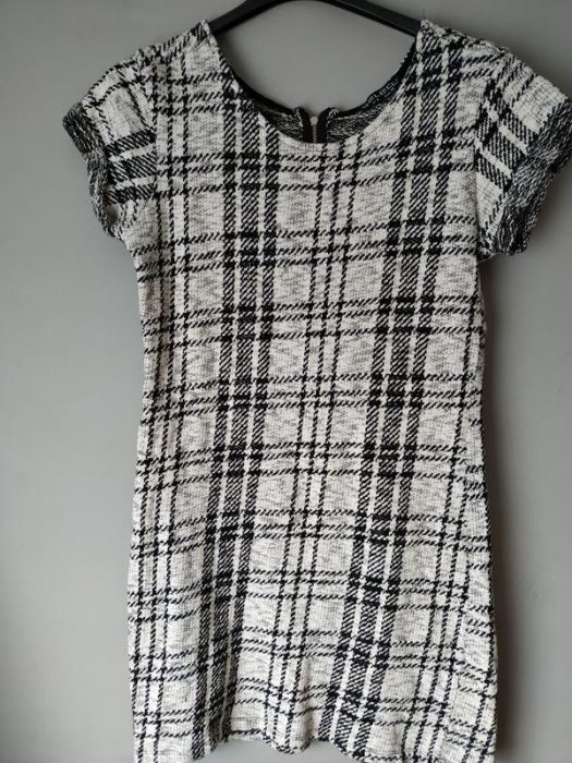 Sukienka w czarno białą kratkę 36/38
