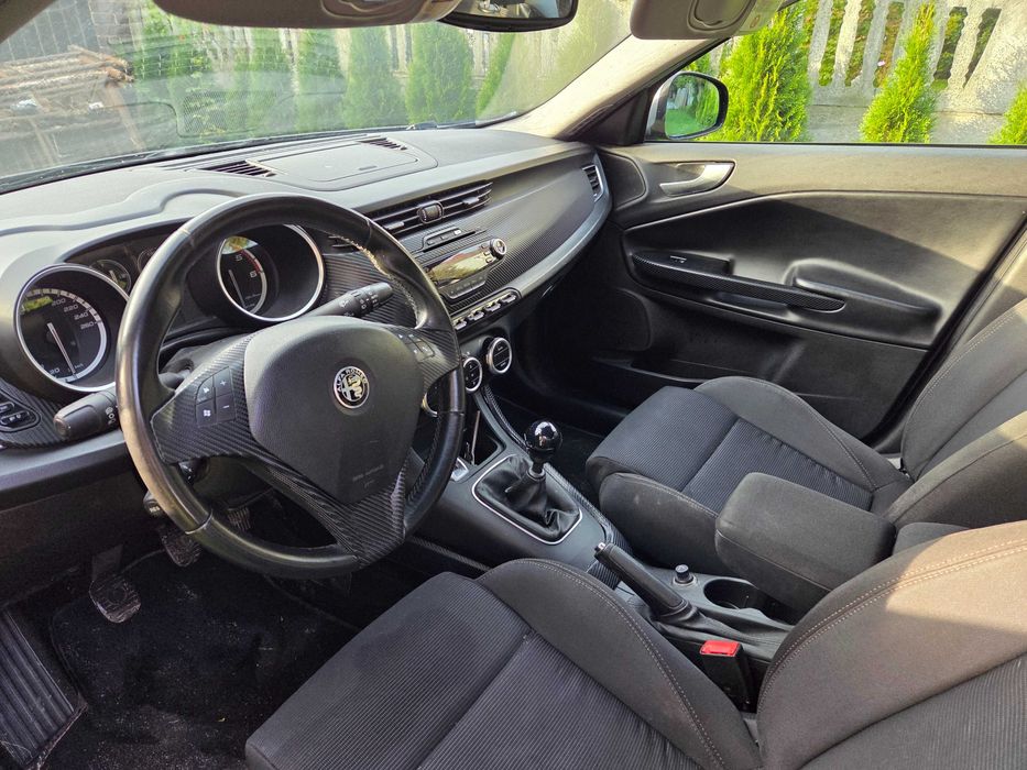 Alfa Romeo Giulietta 1,6 jtdm szara satyna