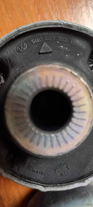 Сайлентблоки переднього важеля (задні) VAG 5Q0407183L 2 шт.