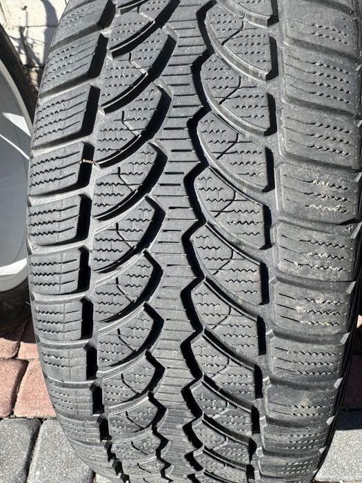 Opony zimowe Bridgestone Blizzak LM32 225/50/17