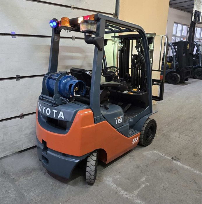 Навантажувач вилковий, газовий 1.8 тонн
Toyota 02-8FGF18