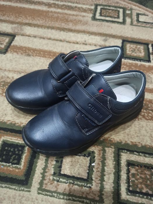 Eleganckie półbuty chłopięce r. 35, granatowe