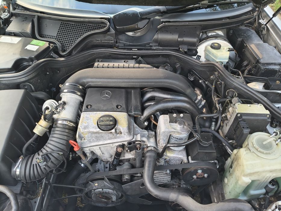 Mercedes-Benz e220D 1996r