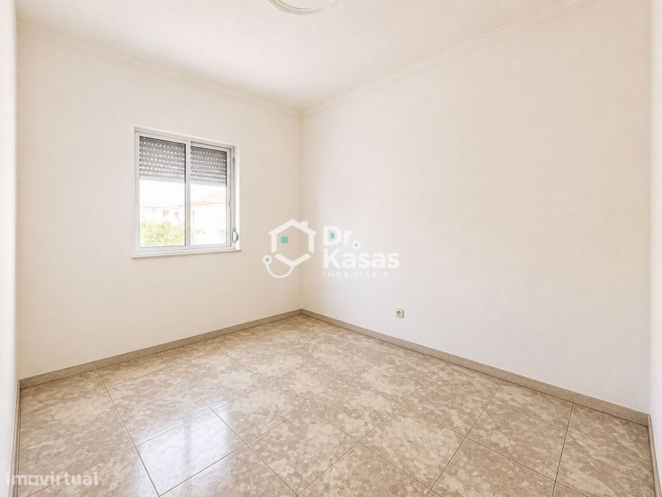Apartamento T1 com varanda na Baixa da Banheira