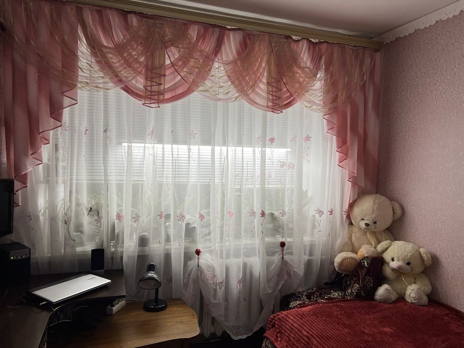 Продається кімната в гуртожитку.