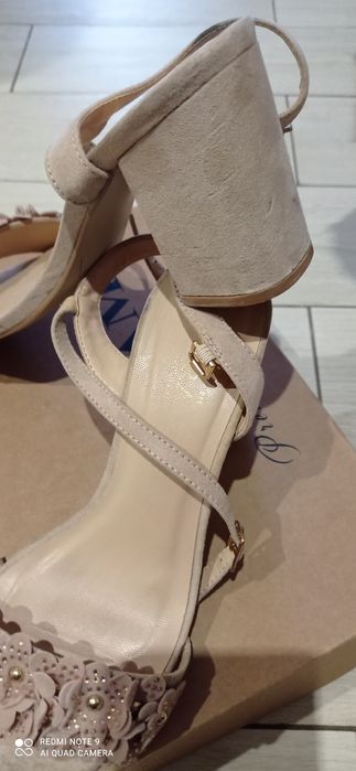 Босоножки женские