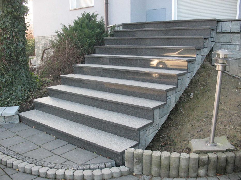 Schody granitowe - ciemne