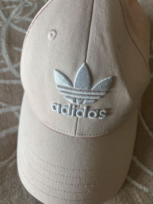 Bone adidas semi novo