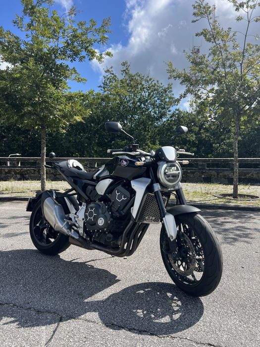 Honda c1000r neo sport cafe
