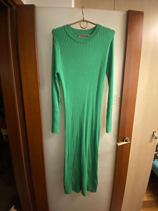 Długa, zielona sukienka z Reserved