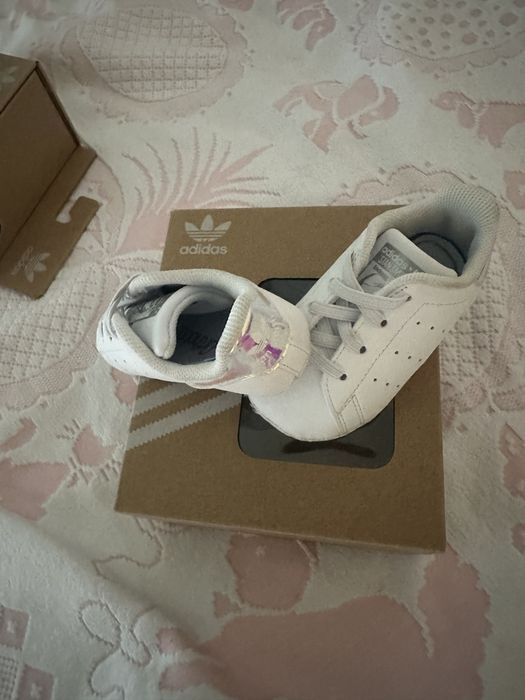 Os 3 pares por 25€. Sapatilhas bebé