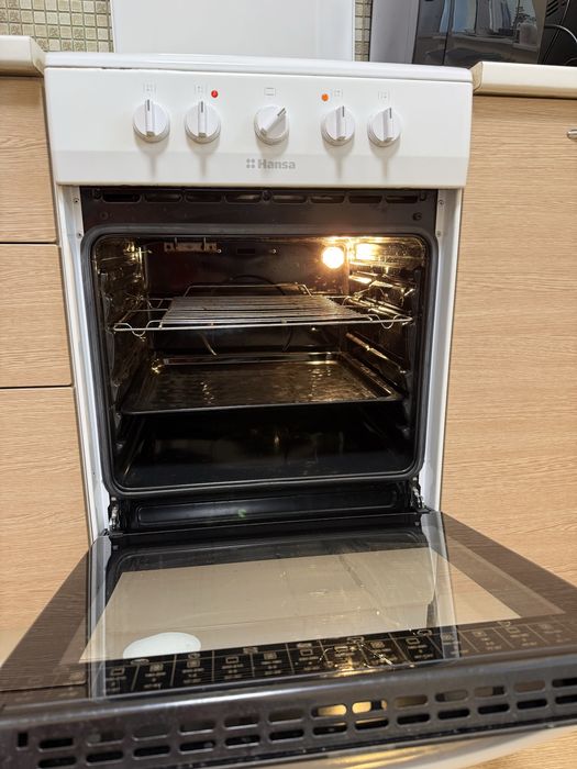 Продам електроплиту Hansa