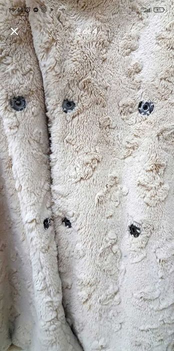 Casaco pêlo sintético bege M mas veste largo