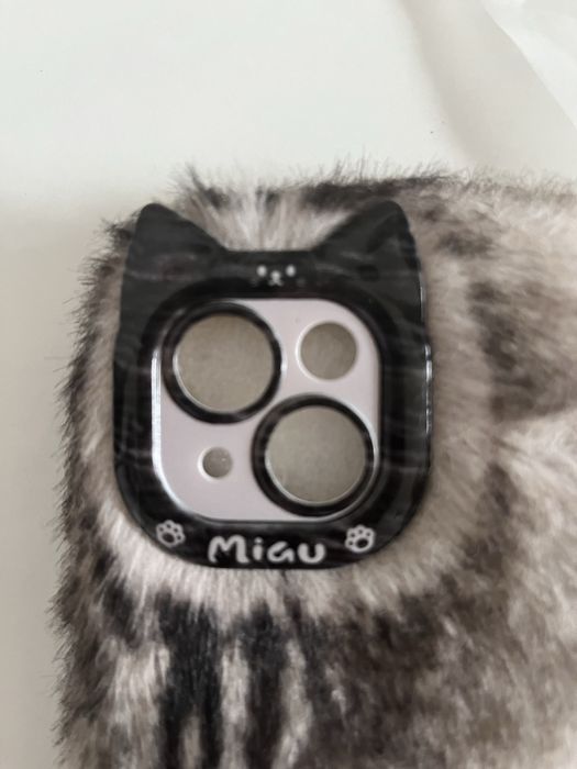 Futrzane etui do iPhone 13