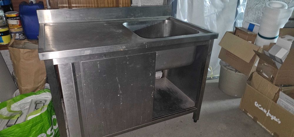 Cuba com bancada e armario em inix