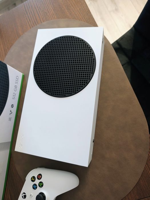 Sprzedam konsolę Xbox Series S