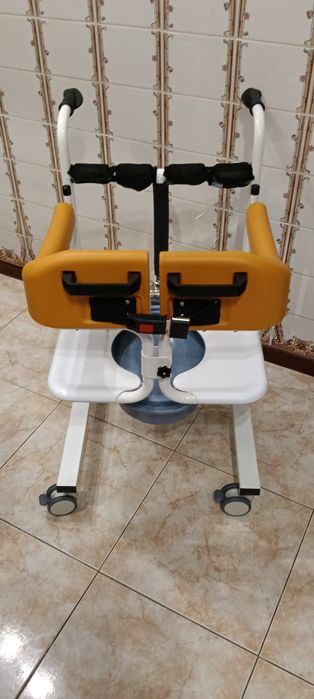 Cadeira de rodas de transferência