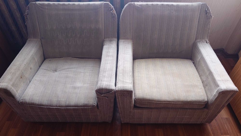 Два крісла і тахта