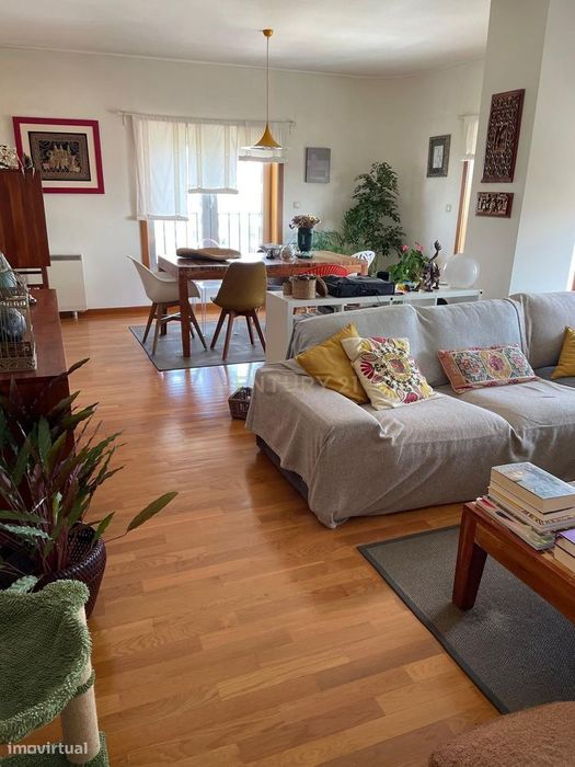 Apartamento T3 com 2 Garagens e Arrecadação | Telheiras