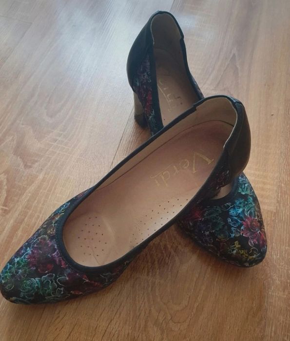 Damskie półbuty w kolorowy,kwiatowy wzór, Verdi, r.39