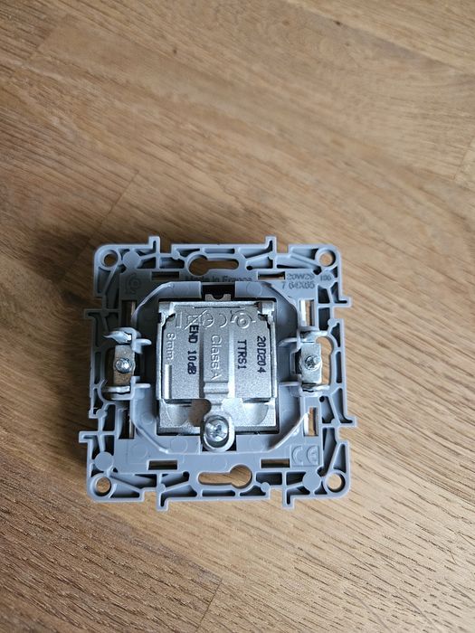 Nowe gniazdo końcowe RTV SAT Niloe Legrand 764565