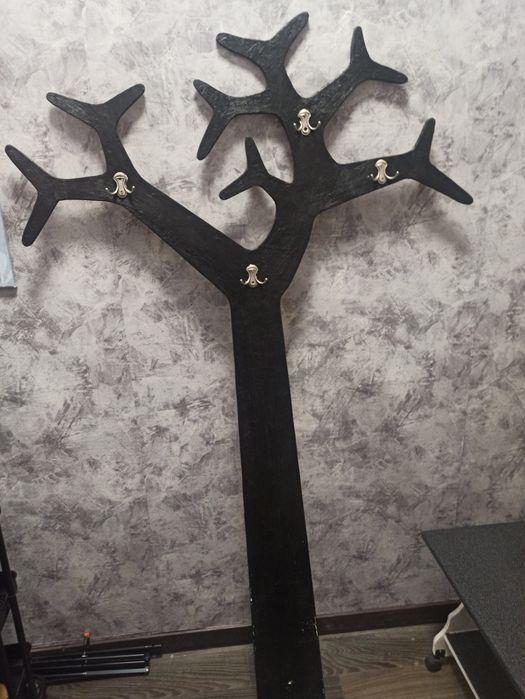 Вішалка дерево.    .