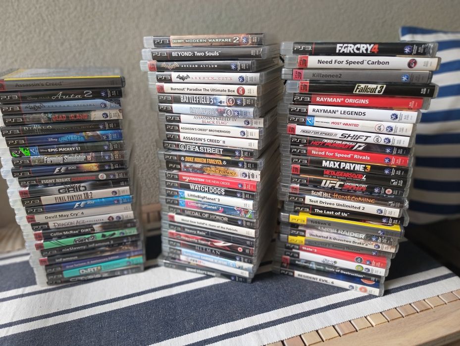 Konsola PlayStation 3 PS3 Slim Dysk 500GB + 2 pady bezprzewodowe + HDMI  / Gry dla dzieci Minecraft Move Buzz