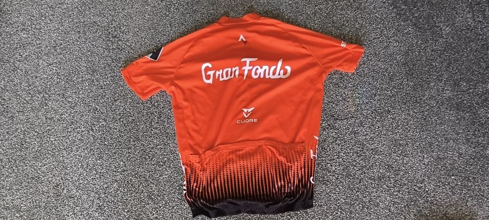 Bluza i spodenki rowerowe" Stravą"