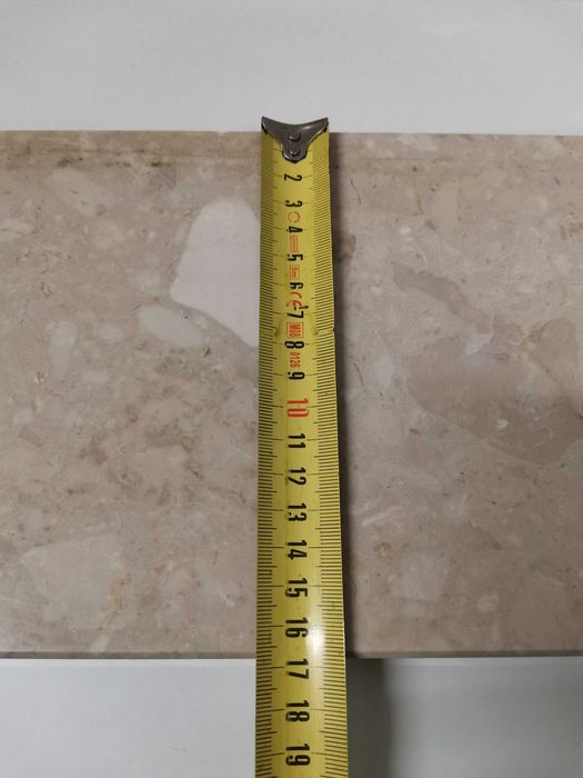 Zdemontowany parapet 159 x 17 cm