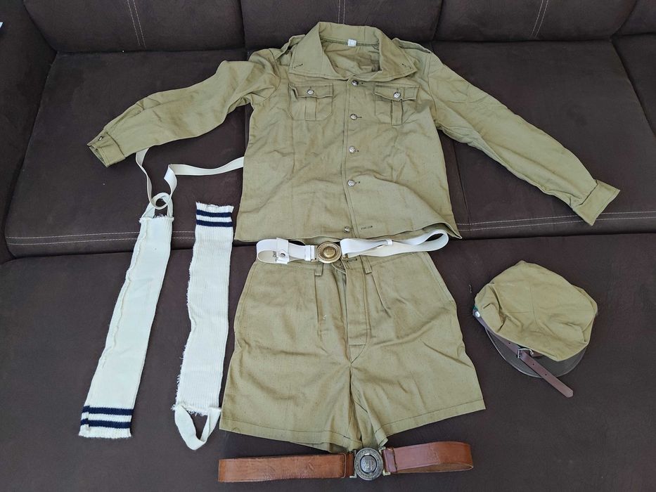 Tradycyjny, kompletny mundurek harcerski, lata 70/80te! Super stan
