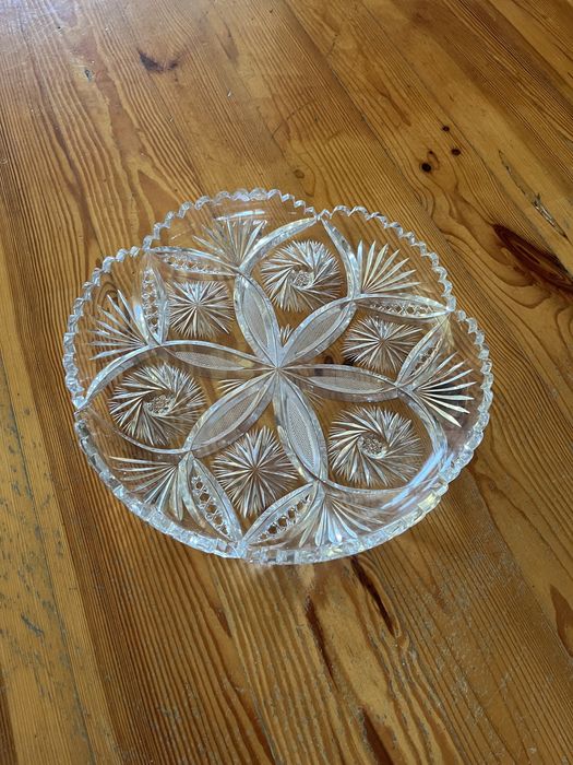 Masywna taca kryształowa