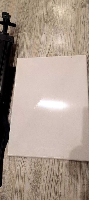 Stojak malarski z płótnem