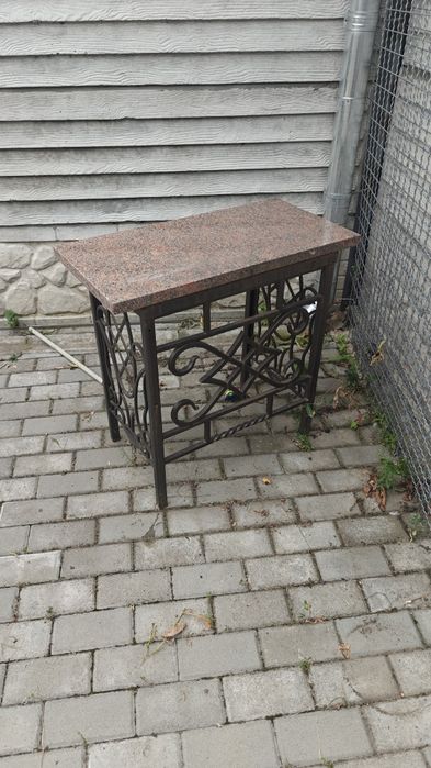 Столик на мангальную зону